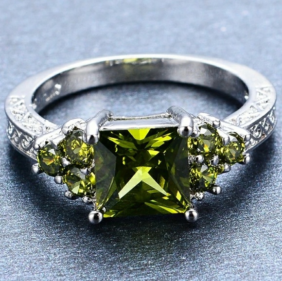 Princess Cut Olive Green CZ 925 Silver Ring - Size 6 - Picture 5 of 6